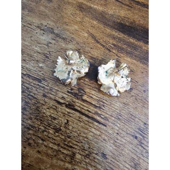 Vintage 1980s Stud Earrings Large Enamel Flowers Cream and Gold - Picture 3 of 4
